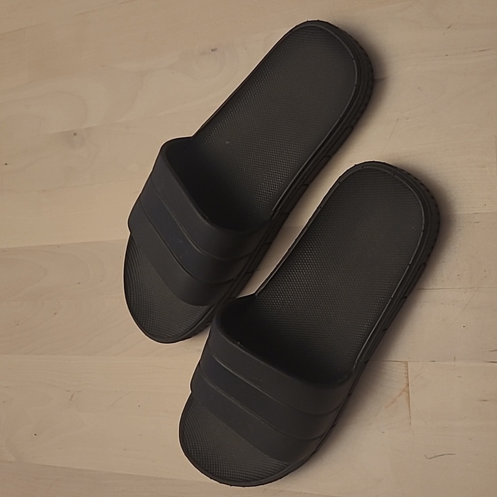 EUC Unbranded Black Sandal Slides(Beach, Poolside, Shower)